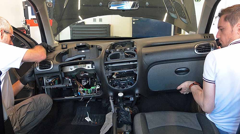 Dépose de la planche de bord