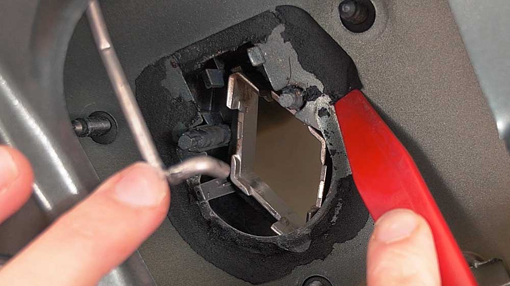 Nettoyez les restes de joint