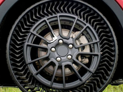 La galère du pneu crevé… c’est fini avec le pneu sans air increvable Michelin !