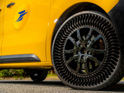 La Poste teste les pneus Uptis sans air de Michelin, une première en Europe