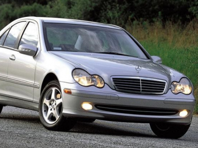 Mercedes Classe C : retour sur son look et évolution au fil du temps